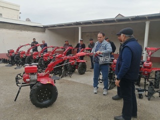 Бухоро ва Қашқадарё вилоятлари аҳолисига қишлоқ хўжалиги ускуналари топширилди