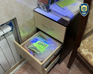 Ишни жавобгарнинг фойдасига ҳал қилиб бермоқчи бўлган ҳакамлик суди судьяси ушланди