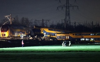 Нидерландияда йўловчи поезди рельсдан чиқиб кетди