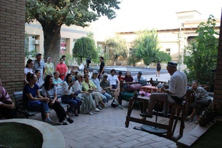 Ёшлар маҳорат дарсларида ўз қўллари билан кўза ясашди