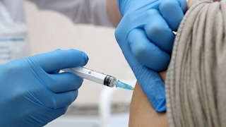 Специалист рассказала, можно ли вакцинироваться от коронавируса при высоком уровне антител