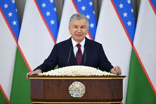 Prezident: “Men shifokor egnidagi oq libosni nafaqat kasb belgisi, balki Vatanga cheksiz sadoqat ramzi deb bilaman”