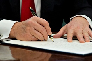 Айрим қонунчилик ҳужжатларига янги таҳрирдаги Конституцияга мувофиқлаштириш бўйича ўзгартириш ва қўшимчалар киритилди