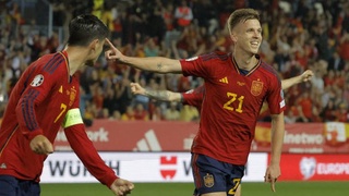 Испания в Малаге разгромила Норвегию без Холанна