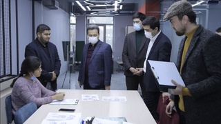 АКТ вазири IT Park резиденти бўлган ўқув маркази фаолияти билан танишди