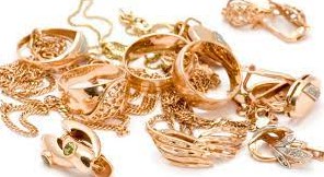 Заргарлик буюмларини яширинча олиб чиқишга бўлган уриниш фош этилди