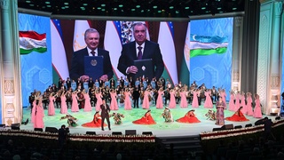 Ўзбекистон ва Тожикистон Президентлари санъат усталарининг қўшма концертида иштирок этдилар