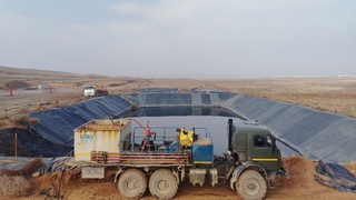 Выброс нефтяной жидкости в Байсуне взят под контроль