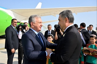 Ўзбекистон Президенти Туркманистонга келди