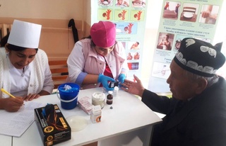 Сирдарёда «Мен қондаги қанд миқдорини текширдим. Сизчи?» акцияси ўтказилди