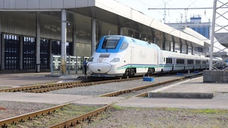 Поездлар ҳаракати йўлга қўйилди
