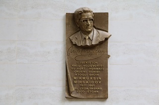 Atoqli shoir Mirmuhsinga xotira lavhasi oʻrnatildi