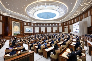 Xizmat transportida yurishni keskin qisqartirib, mahalliy avtomobil va mebeldan foydalanishga oʻtish zarur — Prezident