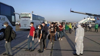 Rossiya universitetlarida tahsil olayotgan 220 nafar talaba Moskvadan Toshkentga charter reys bilan olib kelindi