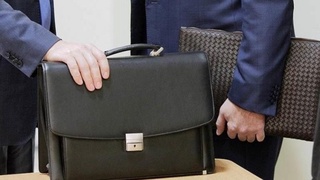 Инвестиция вазирининг икки ўринбосари ишдан олинди