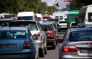 Қирғизистонда автомобиллар ҳаракатини чеклашнинг ноёб усули таклиф қилиняпти