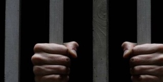 Xotinini pichoqlab o‘ldirgan erkak 18 yilga qamaldi