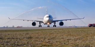 Ширкати ҳавопаймоии Flyadeal парвозҳоро ба Намангон шурӯъ кард