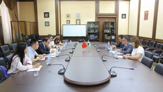 Дар ПСС Ўзбекистон бо ҳайати вакилони музофоти Хубэйи Чин мулокот барпо гардид