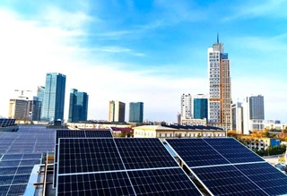 В Узбекистане активно растет число объектов с солнечными панелями