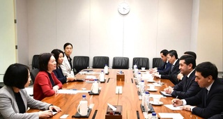 Ўзбекистон ТИВ раҳбари Пекин шаҳрида Ипак йўли жамғармаси директорлар кенгаши раиси билан музокаралар ўтказди