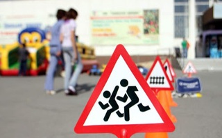 Опрос показал, насколько безопасными считает население дороги для детей в школу