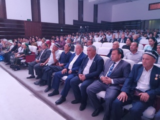 Oʻzbekiston Xalq oʻqituvchisi Toʻxtamurod Jumayev xotirasiga bagʻishlangan “Zamon Avloniysi” spektakli namoyish qilinmoqda