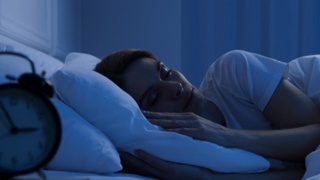 Мутахассис уйқу учун энг ёмон вақтни маълум қилди