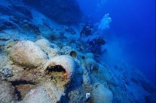 Туркияда 1100 йиллик қопқоғи очилмаган амфора топилди