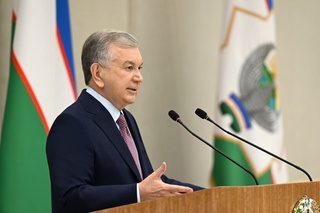 "Ҳоким ва ўринбосарлари 40 фоиз вақтини йиғилиш ўтказишга сарфлаяпти" — Президент