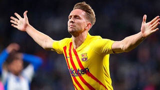 Люк де Йонг спас честь команды Хави в дерби Барселоны