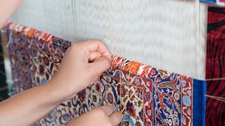 Роскошь шелковых ковров из отдаленных сел