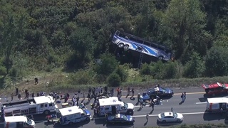 АҚШда автобуснинг қияликка тушиб кетиши оқибатида икки киши ҳалок бўлди