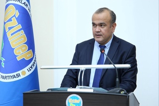 Hech kim qo'l qovushtirib o'tirgani yo'q