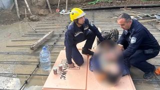 Янги қурилаётган турар жойда тупроқ босиб қолган ишчининг ҳаёти қутқарилди