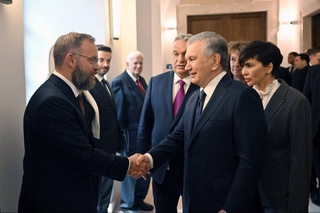 Роҳбарони Ӯзбекистон ва Венгрия муносибатҳои дуҷонибаро ба сатҳи шарикии стратегии густурда бардоштанд