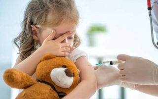 Дар Ӯзбекистон кӯдакони синни томактабӣ ва хонандагони синфи 1-ум бар зидди зуком ройгон эм карда мешаванд