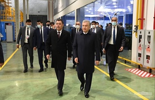 Главы государств ознакомились с выставкой промышленной продукции