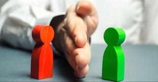 “Manfaatlar toʻqnashuvi toʻgʻrisida”gi qonun tatbiq etiladigan organlar roʻyxati eʼlon qilindi