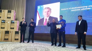 Navoiy viloyati hokimi olimpiada yo'llanmasi sohibiga ikki xonali uy sovg'a qildi