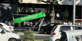 Тошкентда "Zеekir" автобус бекатига бориб урилди