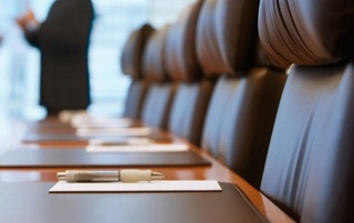 Айрим вазифалар ҳокимликлар аппаратидан тегишли халқ депутатлари Кенгаши котибияти зиммасига ўтказилди