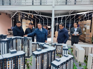 Surxondaryo viloyati hokimi Termiz shahri bosh rejasi bilan tanishdi