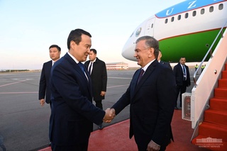 Шавкат Мирзиёев прибыл в Астану