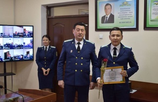 Мәжбүрий орынлаў бюросы хызметкерлери сыйлықланды