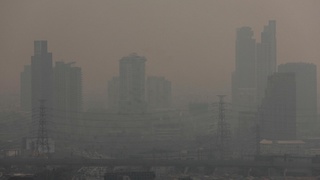 Таиланд пойтахтида ҳаво ифлослангани сабабли 350 дан ортиқ мактаб ёпилди