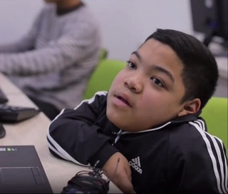 Имконияти чекланган Муҳаммадаюб фрилансерлик фаолияти орқали даромад топмоқда