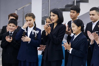 Саида Мирзияева: Қарақалпақстан сапалы білім беруге баса назар аударуда, бұл мақтауға тұрарлық!