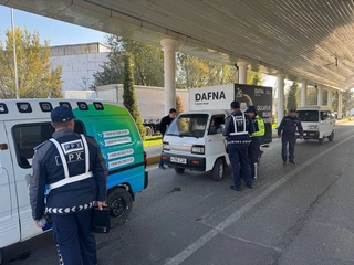 В Ташкенте усилили контроль за размещением рекламы на автомобилях