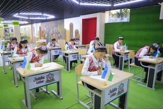 На Навоийском областном этапе республиканского конкурса «По следам джадидов» отобрали самых образованных учащихся